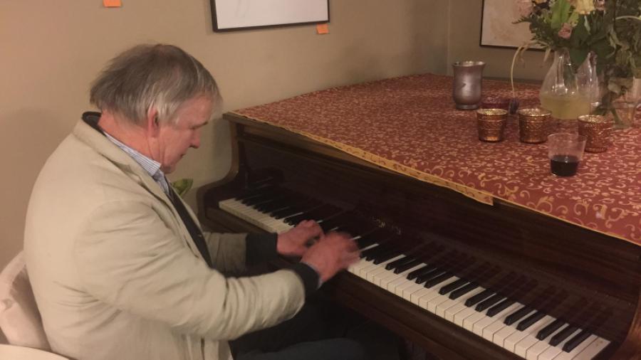 Kalle med C öppnade igen med vackert pianospel