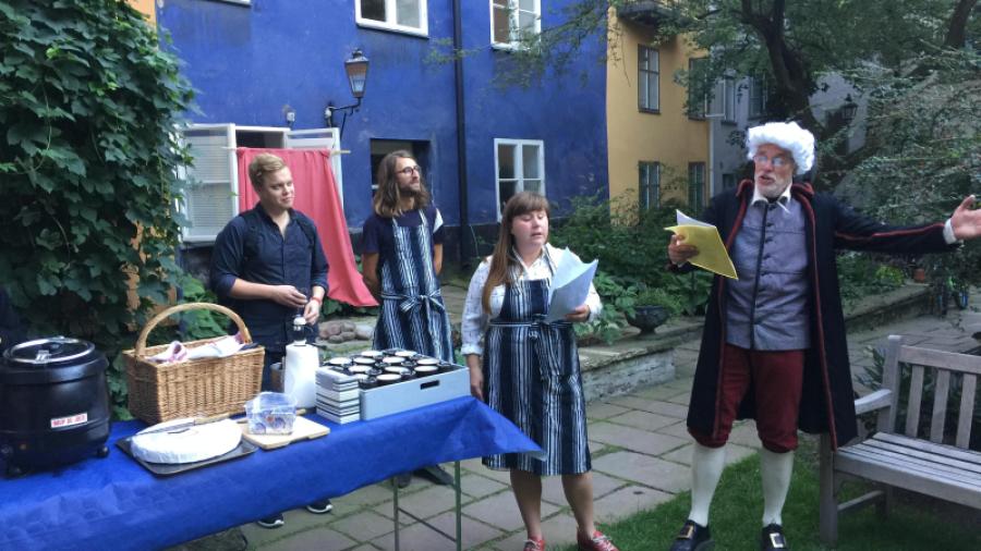 Bellman ackompangerad av sångerska.